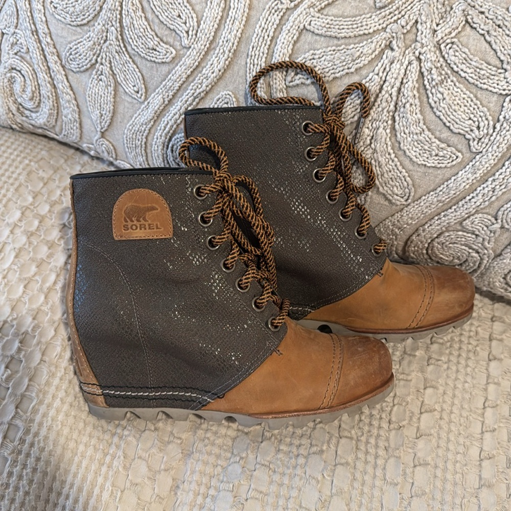 Sorel Women’s NL2264 Nubuck Brown Joan of Arctic Wedge Winter Boots - Picture 2 of 6